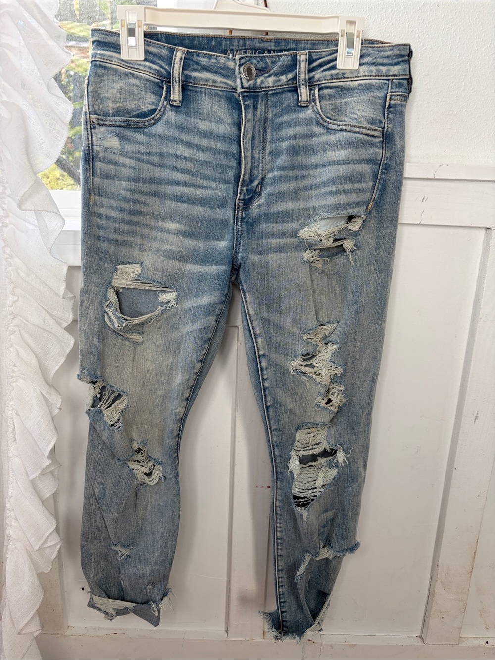 American Eagle Outfitters Light Blue Distressed Boyfriend Jeans